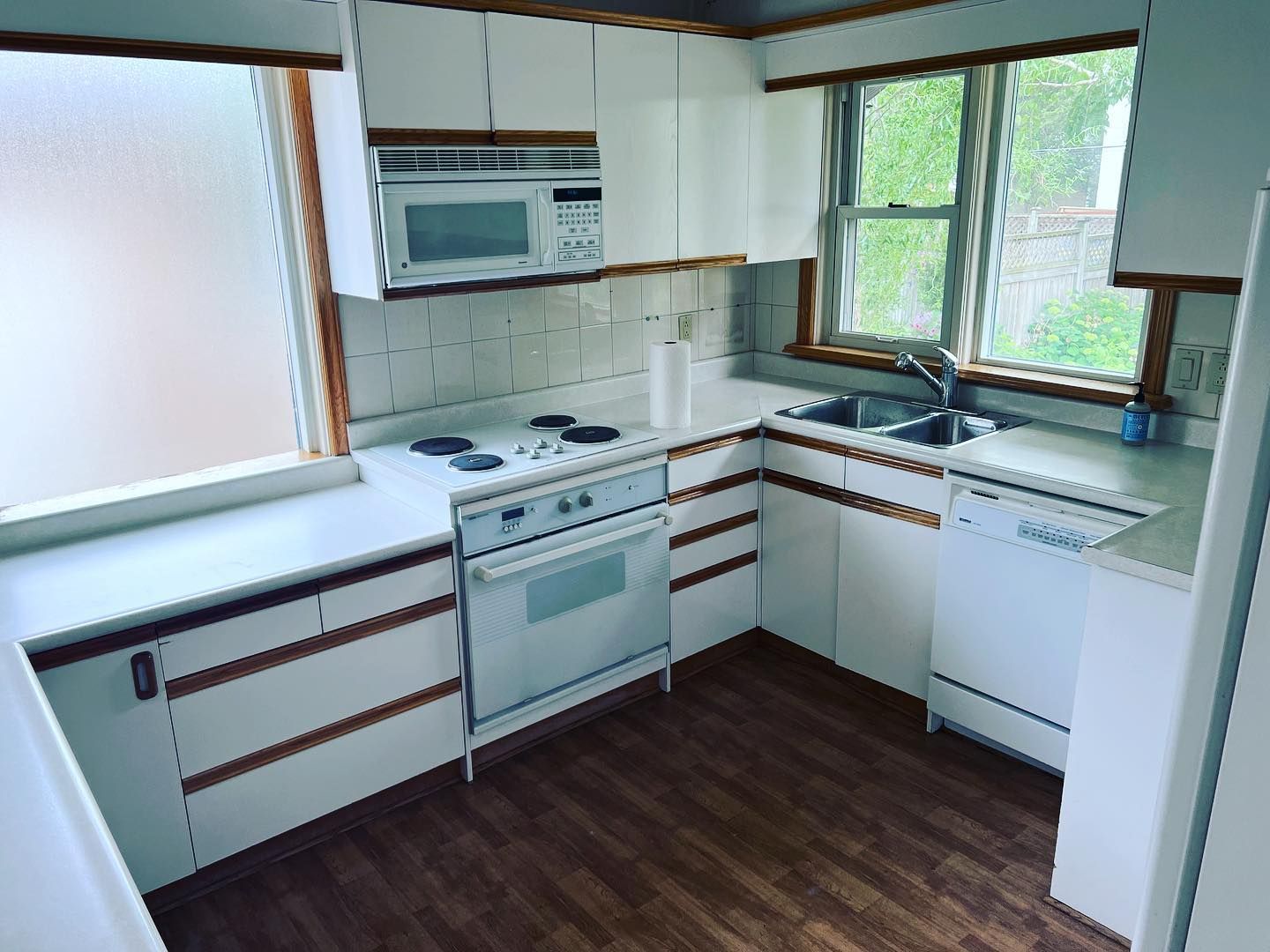 Kitchen remodeling in Etobicoke, ON before image